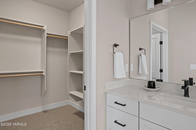 2517 S 47th Ave, Yakima, WA 98903