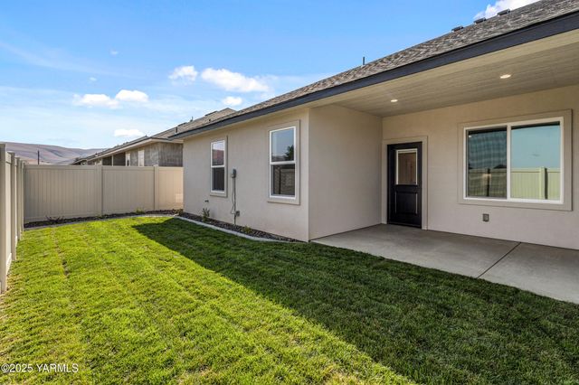 2517 S 47th Ave, Yakima, WA 98903