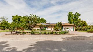 5767 E Park Circle Drive, Fresno, CA 93727
