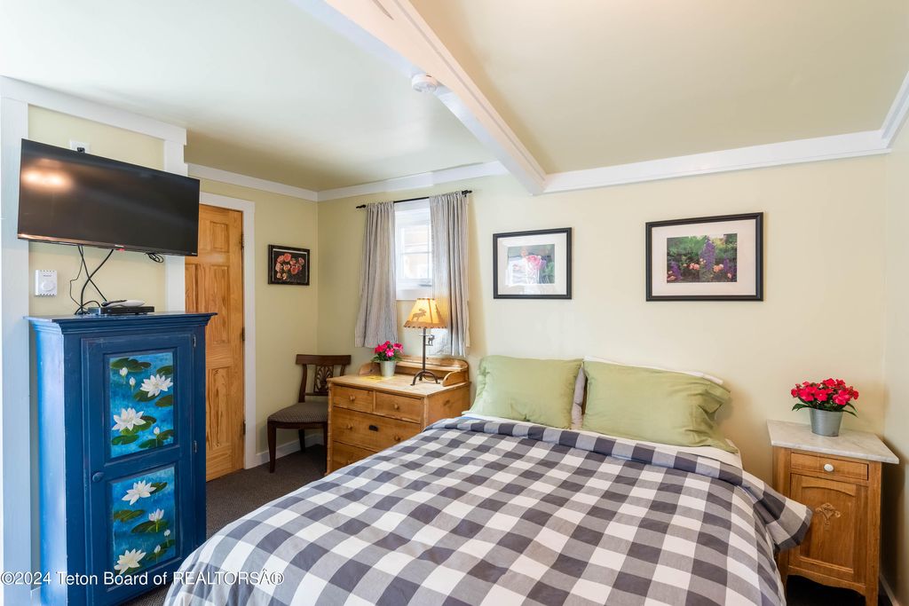 49 E MAGNOLIA Street, Pinedale, WY 82941 photo 14