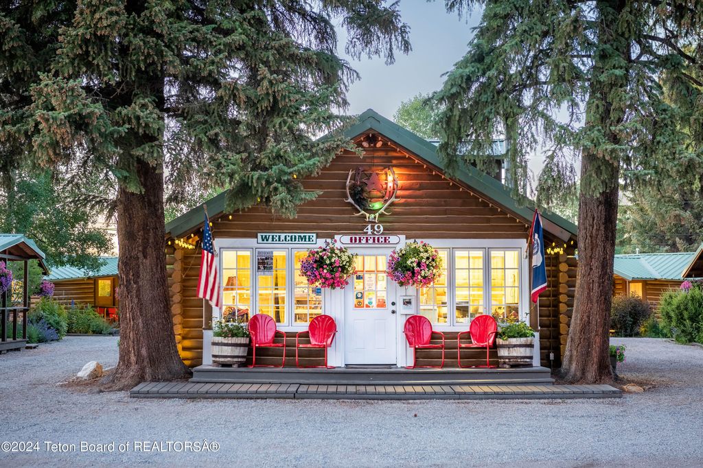 49 E MAGNOLIA Street, Pinedale, WY 82941 photo 2