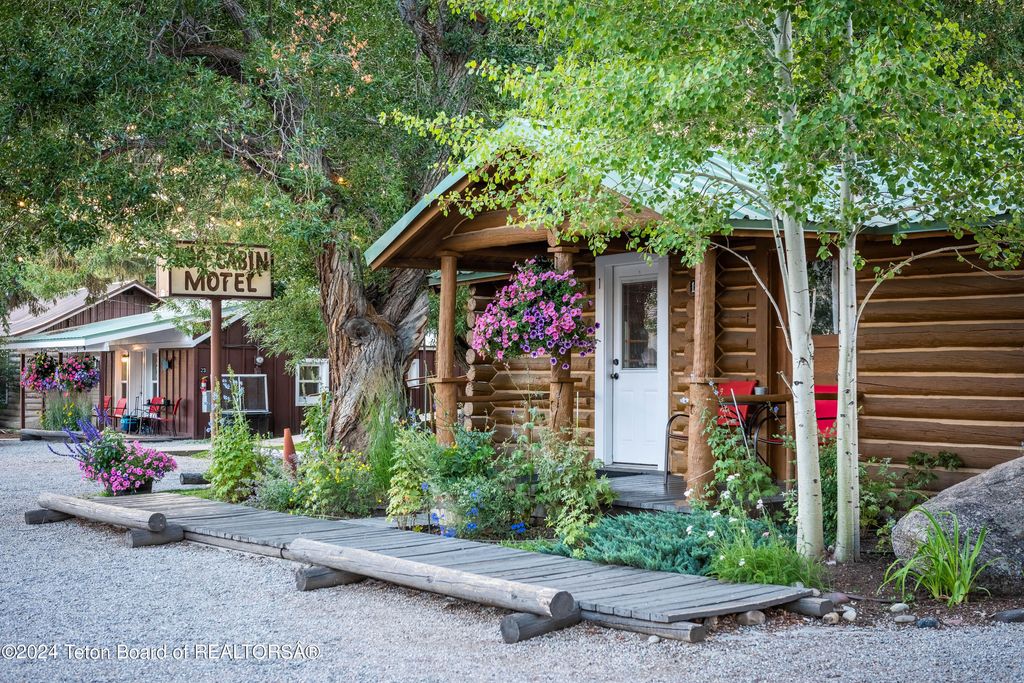 49 E MAGNOLIA Street, Pinedale, WY 82941 photo 3