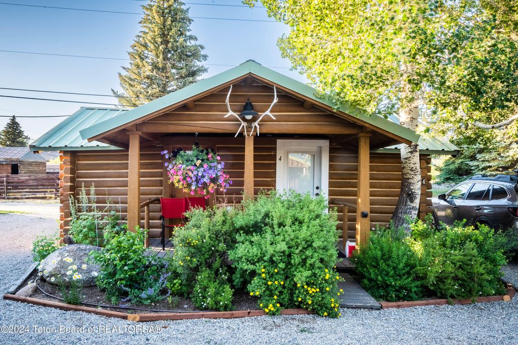 49 E MAGNOLIA Street, Pinedale, WY 82941 photo 4