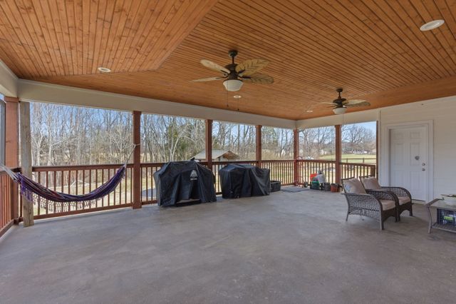 124 Gettysburg Ln, Lafayette, TN 37083