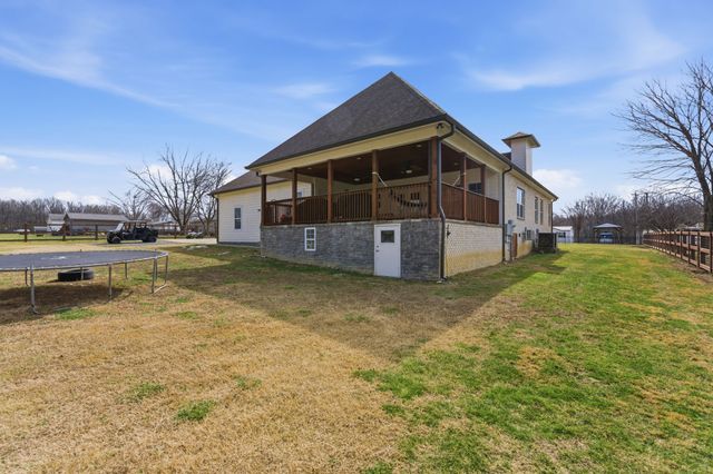 124 Gettysburg Ln, Lafayette, TN 37083