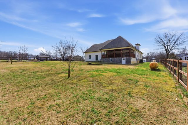 124 Gettysburg Ln, Lafayette, TN 37083