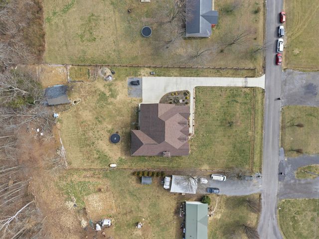 124 Gettysburg Ln, Lafayette, TN 37083