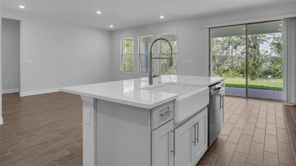 Image 4 of property listing at 11887 SHINE VIEW LANE, Winter Garden, FL 34787