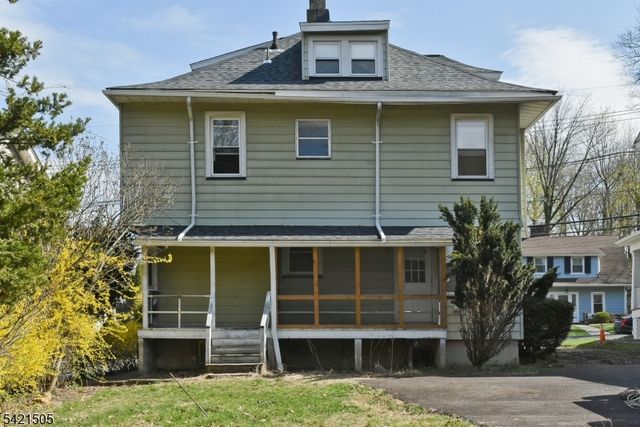 16 Ravine Ave, Caldwell Boro Twp., NJ 07006