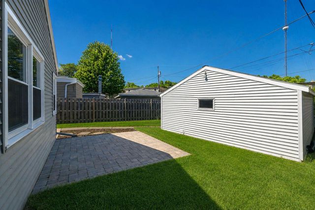 4333 N Sheffield AVENUE, Shorewood, WI 53211