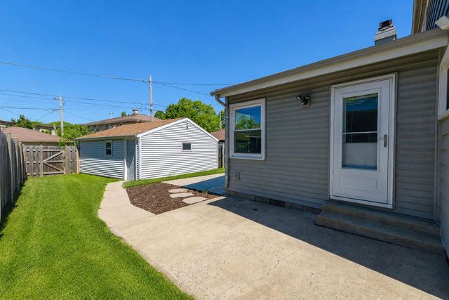 4333 N Sheffield AVENUE, Shorewood, WI 53211