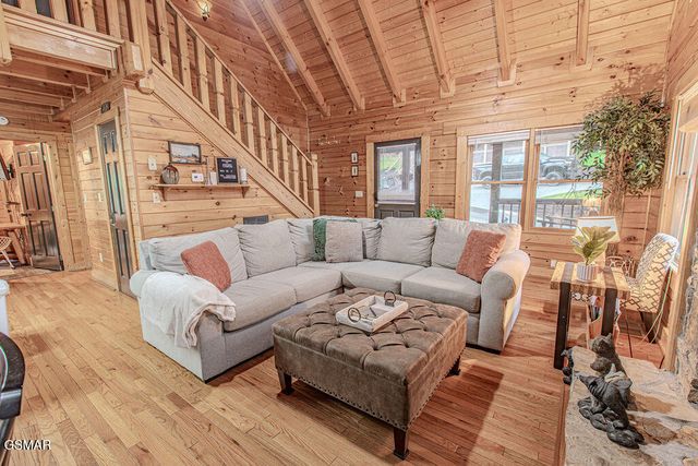 709 Golden Eagle Way, Pigeon Forge, TN 37863