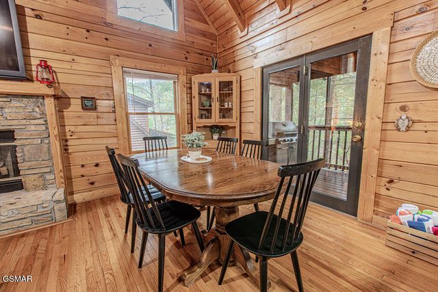 709 Golden Eagle Way, Pigeon Forge, TN 37863