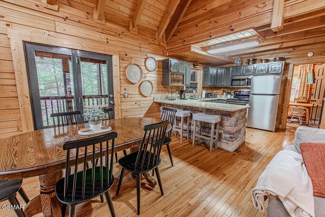 709 Golden Eagle Way, Pigeon Forge, TN 37863