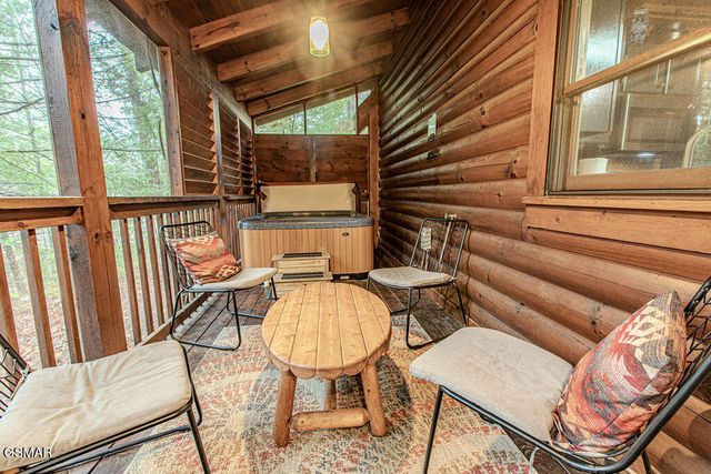 709 Golden Eagle Way, Pigeon Forge, TN 37863