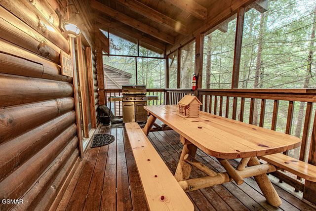 709 Golden Eagle Way, Pigeon Forge, TN 37863