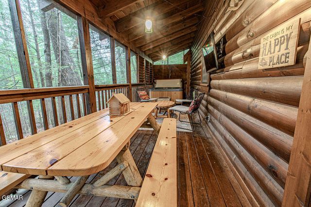 709 Golden Eagle Way, Pigeon Forge, TN 37863