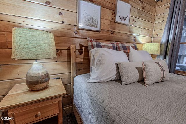 709 Golden Eagle Way, Pigeon Forge, TN 37863