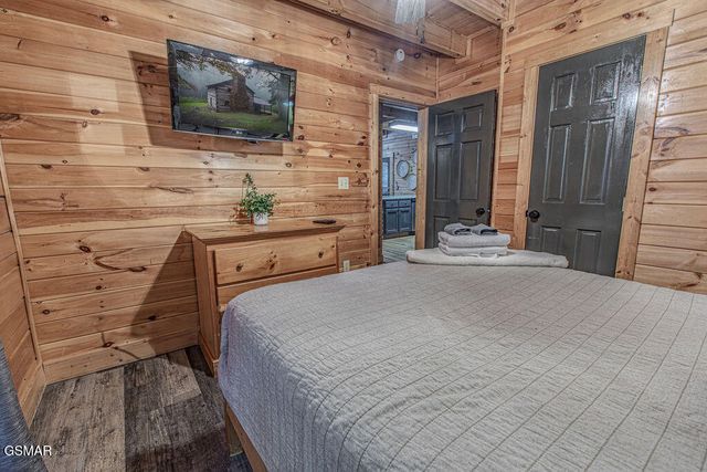 709 Golden Eagle Way, Pigeon Forge, TN 37863