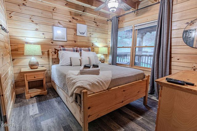 709 Golden Eagle Way, Pigeon Forge, TN 37863