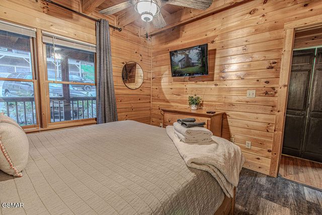 709 Golden Eagle Way, Pigeon Forge, TN 37863