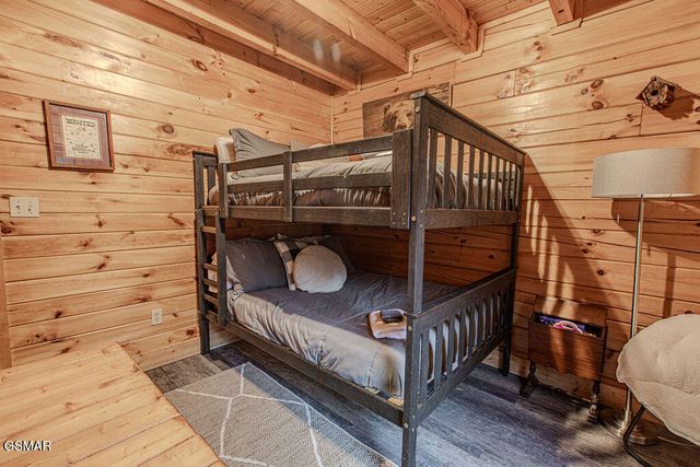 709 Golden Eagle Way, Pigeon Forge, TN 37863