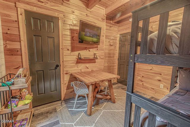 709 Golden Eagle Way, Pigeon Forge, TN 37863