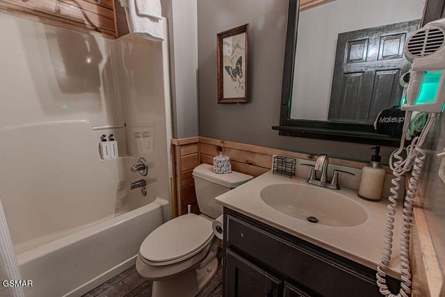 709 Golden Eagle Way, Pigeon Forge, TN 37863