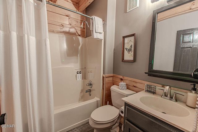 709 Golden Eagle Way, Pigeon Forge, TN 37863