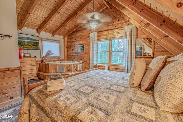 709 Golden Eagle Way, Pigeon Forge, TN 37863