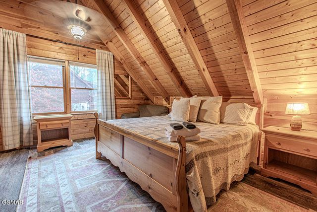 709 Golden Eagle Way, Pigeon Forge, TN 37863