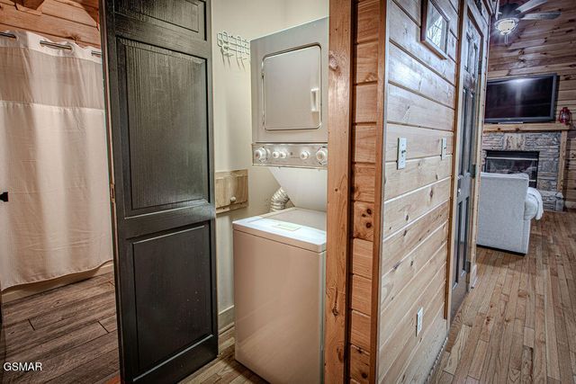 709 Golden Eagle Way, Pigeon Forge, TN 37863