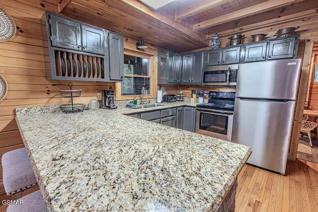 709 Golden Eagle Way, Pigeon Forge, TN 37863