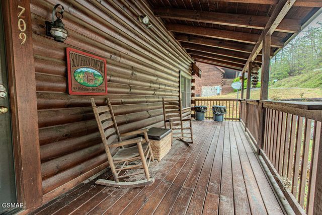 709 Golden Eagle Way, Pigeon Forge, TN 37863