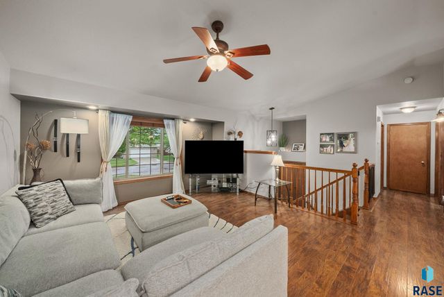 5501 S Sarmar Ave, Sioux Falls, SD 57106
