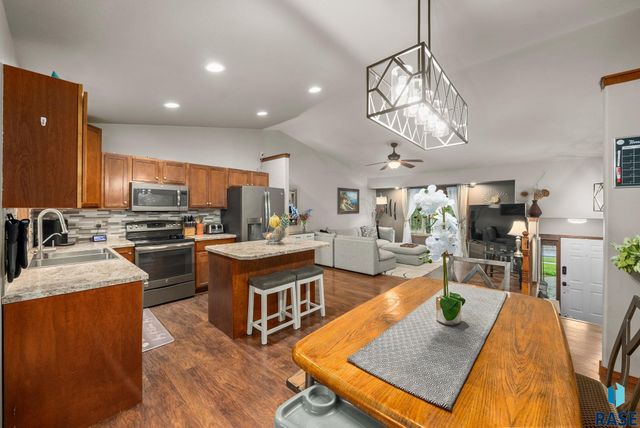 5501 S Sarmar Ave, Sioux Falls, SD 57106