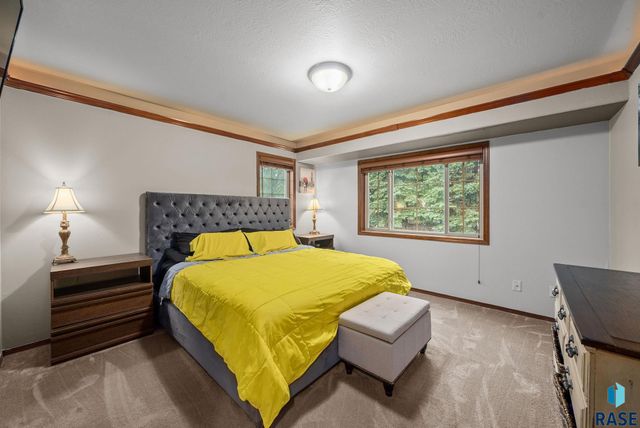 5501 S Sarmar Ave, Sioux Falls, SD 57106