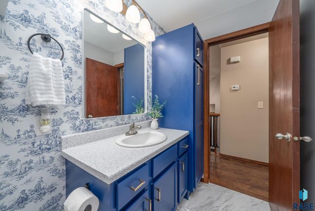 5501 S Sarmar Ave, Sioux Falls, SD 57106