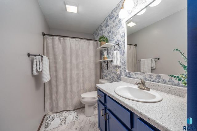 5501 S Sarmar Ave, Sioux Falls, SD 57106