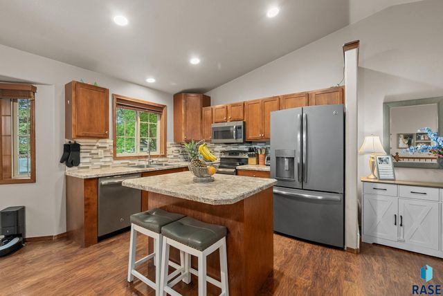 5501 S Sarmar Ave, Sioux Falls, SD 57106
