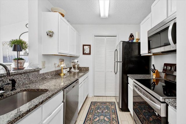 2011 N Hwy 17 1100 I, Mount Pleasant, SC 29466