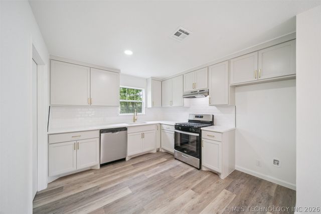 17 W 49th Place N, Tulsa, OK 74126