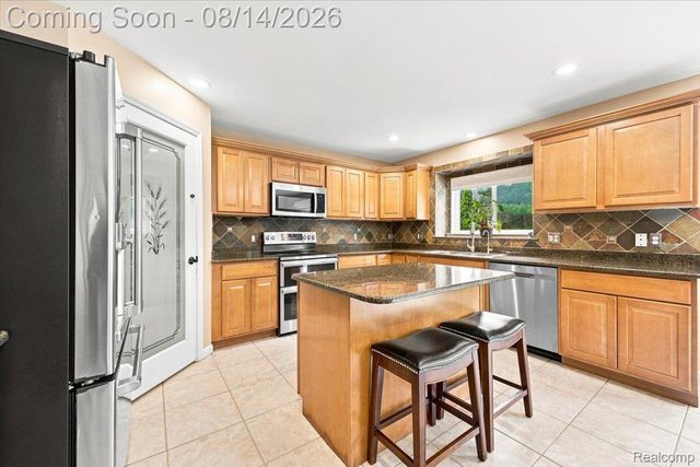 55513 Caesars Drive, Shelby Charter Township, MI 48315