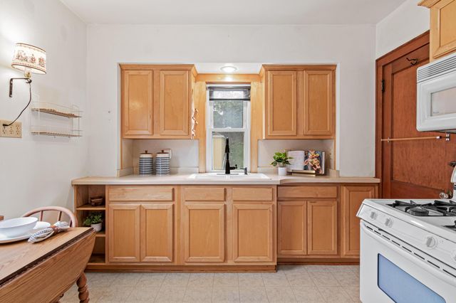 1186 Englewood Avenue, Saint Paul, MN 55104