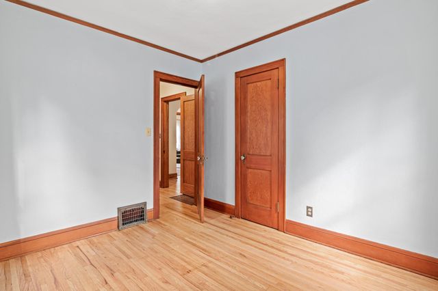 1186 Englewood Avenue, Saint Paul, MN 55104