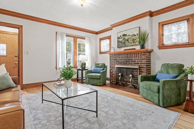 1186 Englewood Avenue, Saint Paul, MN 55104
