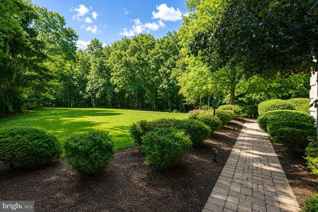 12 HIDDEN HOLLOW DR, Hamilton, NJ 08620