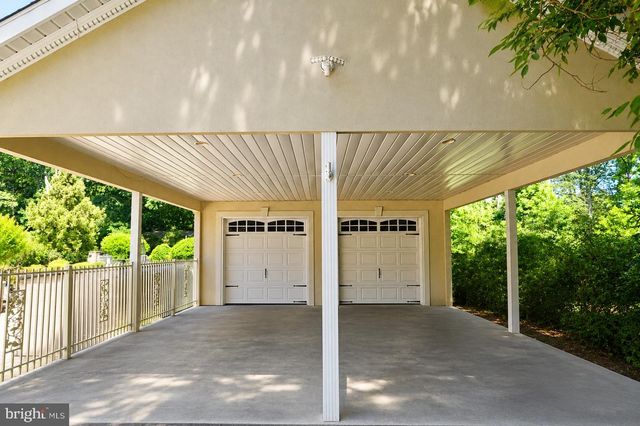 12 HIDDEN HOLLOW DR, Hamilton, NJ 08620