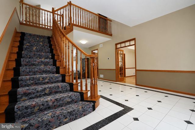 12 HIDDEN HOLLOW DR, Hamilton, NJ 08620