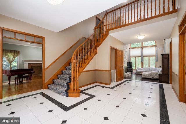 12 HIDDEN HOLLOW DR, Hamilton, NJ 08620
